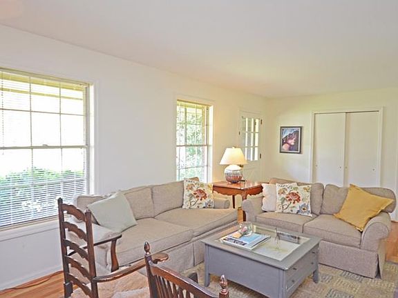 4th image of 1632 Drayton Woods Dr