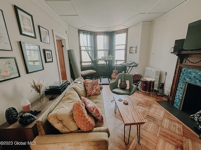 4th image of 276 State Street