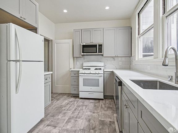 4th image of 554 19th Ave