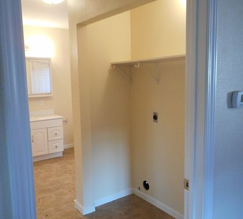 laundry/ bathroom