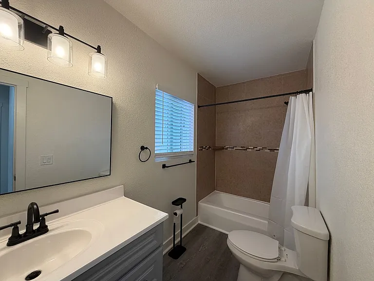535 Jackson St — Photo 6