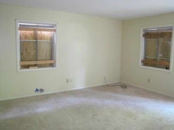 4th image of 4186 Tara Dr