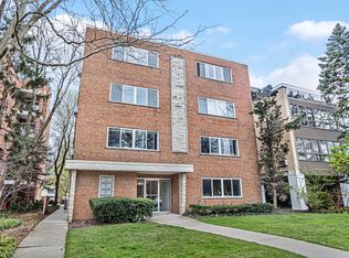 2722 Central St APT 2W, Evanston, IL 60201