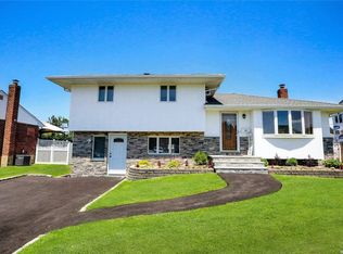 19 Gates Ave, Plainview, NY 11803