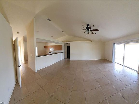 4th image of 829 NE 9th Ter