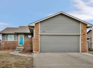2216 E Spring Hill Dr, Goddard, KS 67052