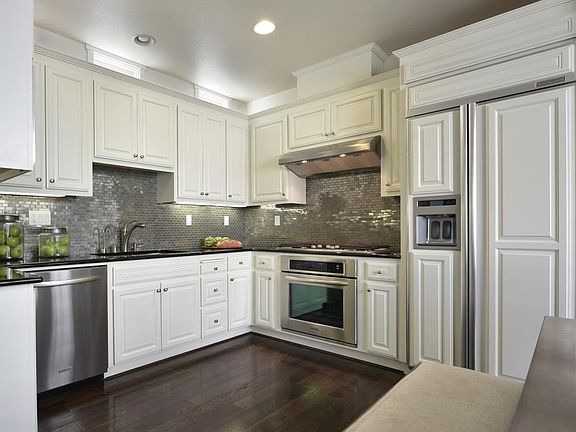 3rd image of 211 Pearl Ln