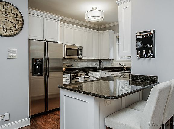 5th image of 2905 N Damen Ave #1