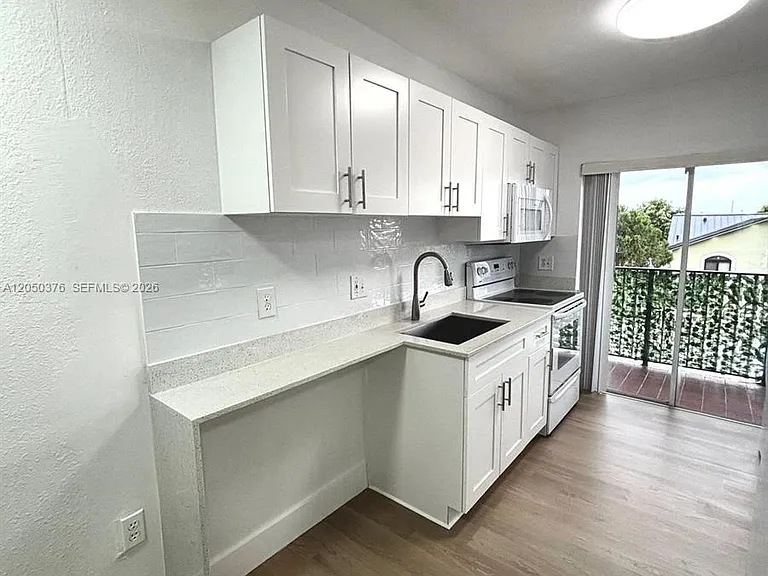 3514 W 76th St #203 — Photo 1