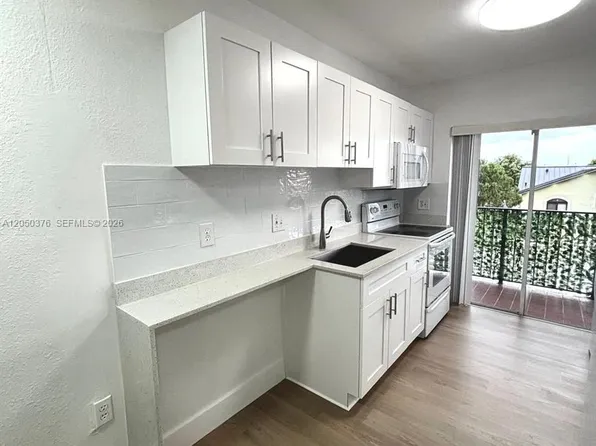 3514 W 76th St Unit 203, Hialeah, FL 33018