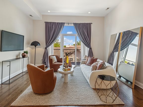 3rd image of 2934 W Montrose Ave Unit 304