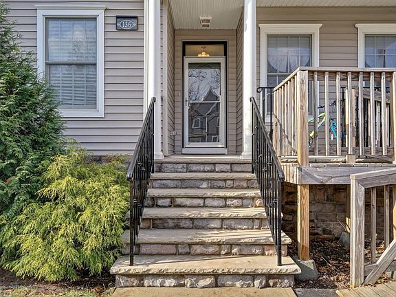 5th image of 136 Ashley Ave