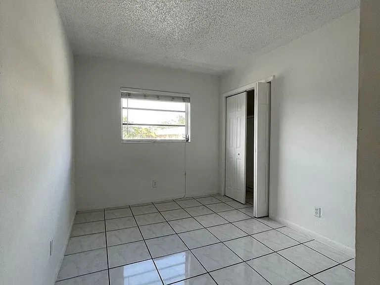 2306 NW 9th Ave — Photo 5