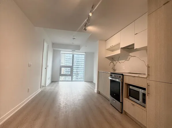 100 Queen St E, Toronto, ON