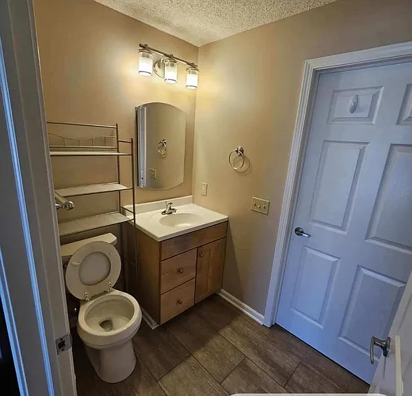 499 Burroughs Dr #5 — Photo 3