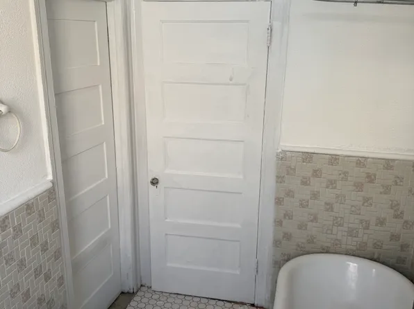 5933 Carpenter St #2, Philadelphia, PA 19143