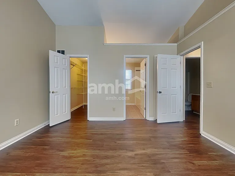 8420 Stratford Ct — Photo 10