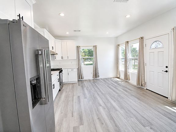 4th image of 413 N Cucamonga Ave #D
