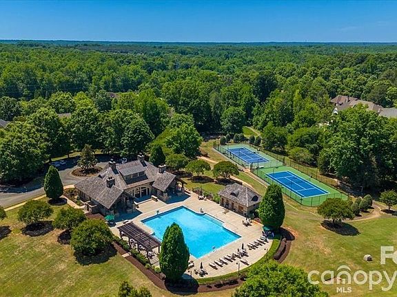 3rd image of 519 Meadowsweet Ln