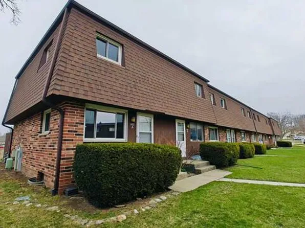 1102 Fleetfoot DRIVE #A, Waukesha, WI 53186