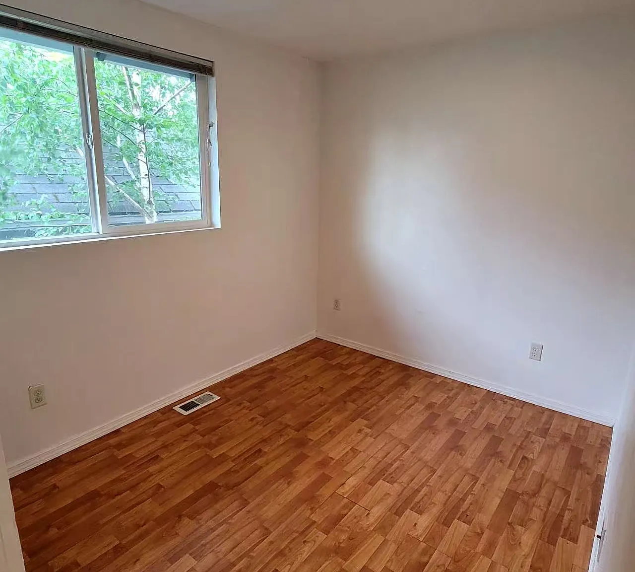 6 bed, 2220 sqft, $3,500 — Photo 4