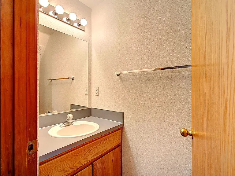 8601 NE 21st St #D — Photo 7