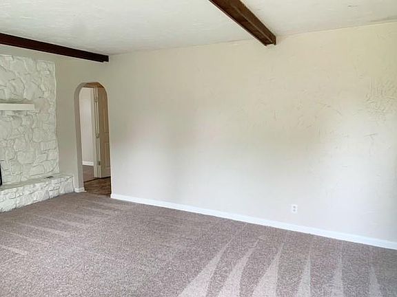 3rd image of 6658 Meadowlark Dr
