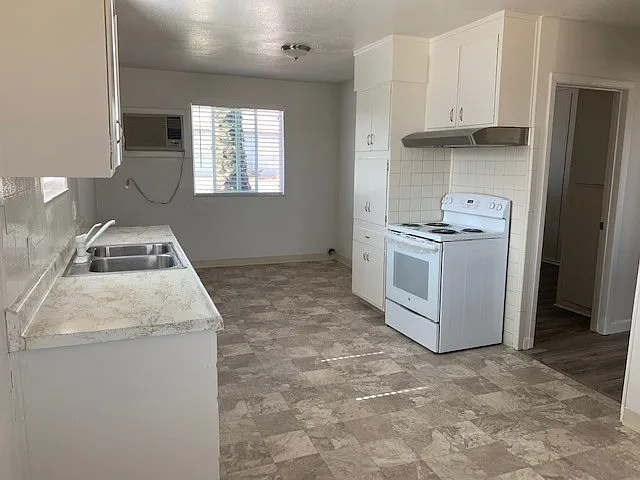 Two Bedroom Country Cottage Available in Tracy! — Photo 4