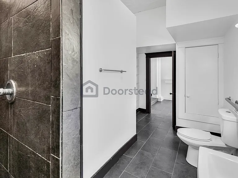 1803 E Yandell Dr — Photo 16