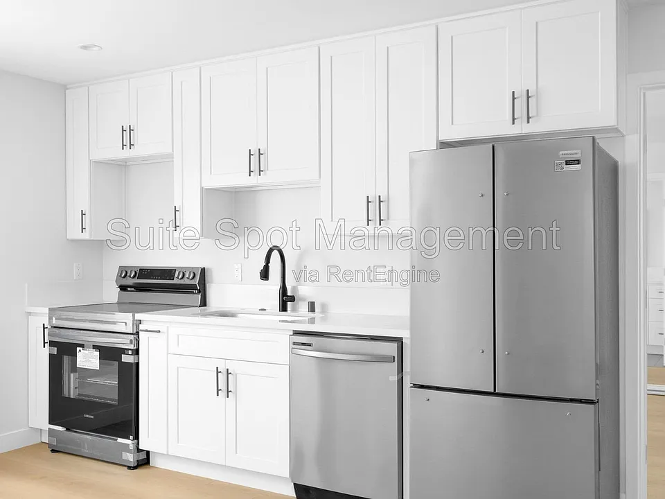1605 Vuelta Grande Ave