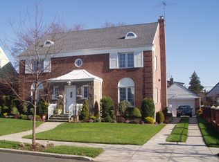 11819 231st St, Cambria Heights, NY 11411