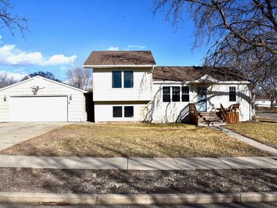 220 S Van Buren Ave, Pierre, SD, 57501