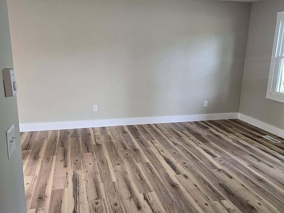 3rd image of 219 Vail Dr