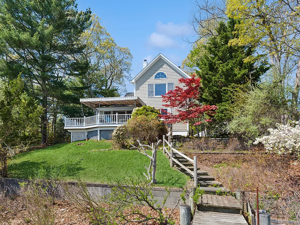 425 Briarwood Ln
