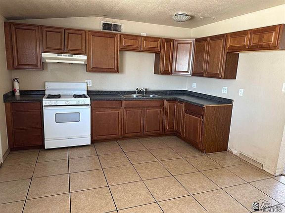 5th image of 2550 S Barbara Ave