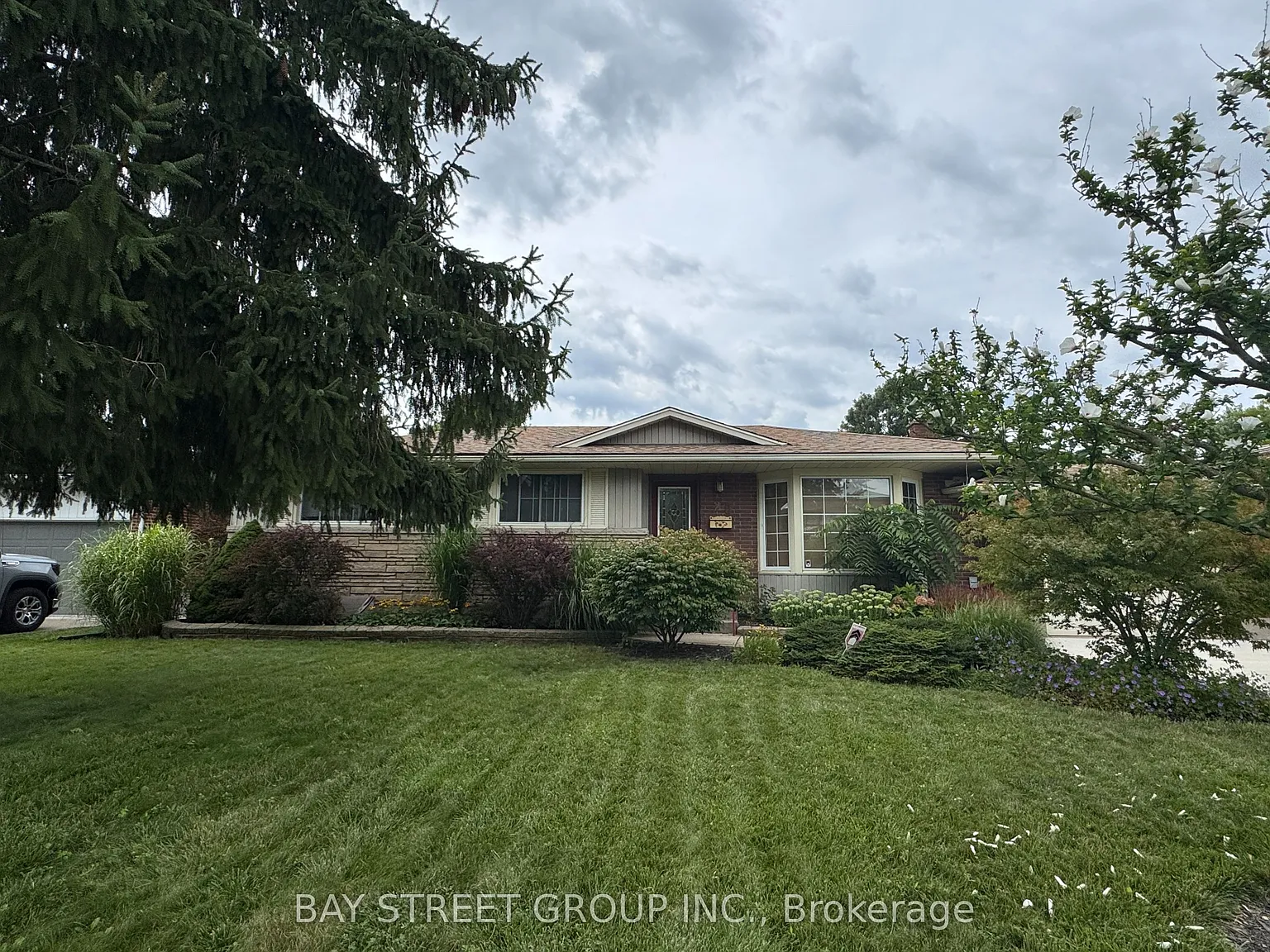 4 bed, $2,600 — Photo 2