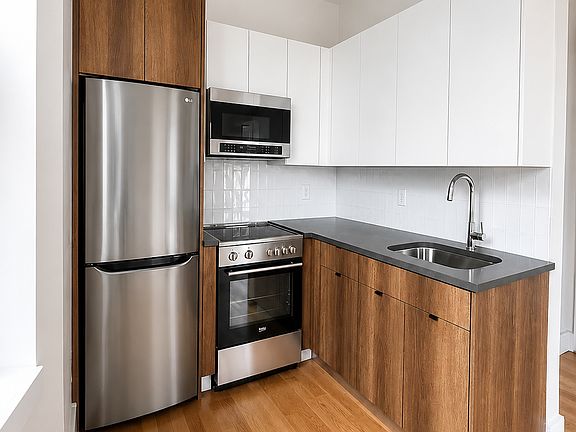 2nd image of 481 Evergreen Ave #3S