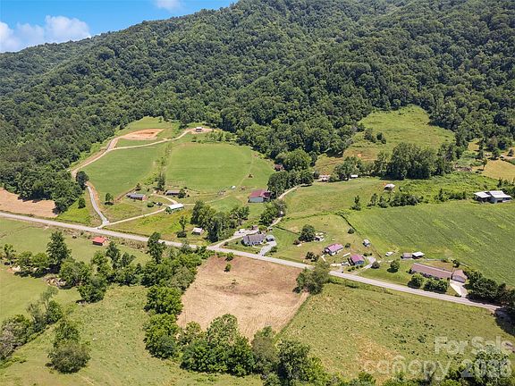 3rd image of 309 Sugar Creek Rd