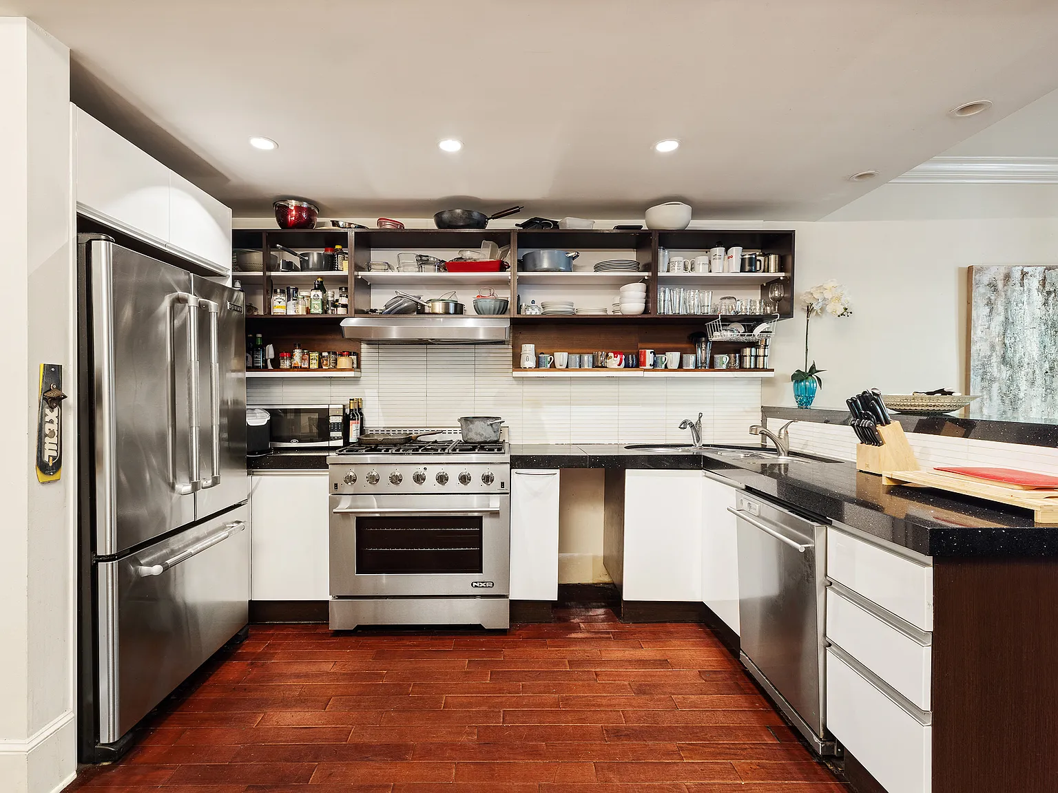 216 East 32nd Street — Photo 2