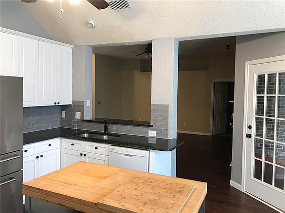 3rd image of 409 Foster Ln