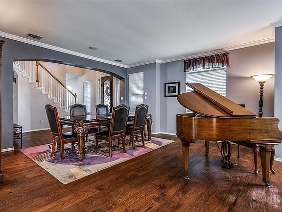 5th image of 220 Briar Oak Dr