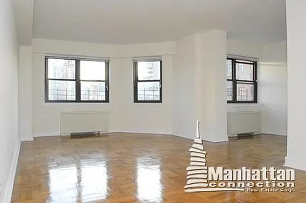 Rented by Manhattan Connection | media 22