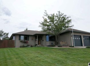 107 Mountain View Dr, Thermopolis, WY 82443