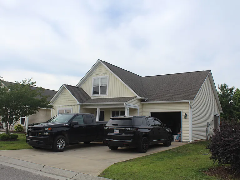 111 Glasgow Dr — Photo 3