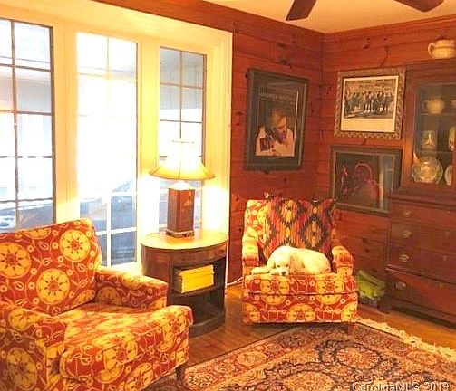 4th image of 306 Greenwood Ln