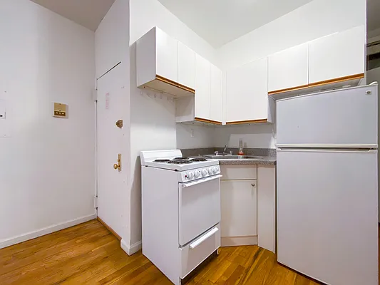 Rented by City Connections Realty | media 20