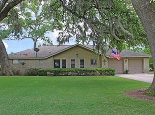 106 Cardinal St, Lake Jackson, TX 77566