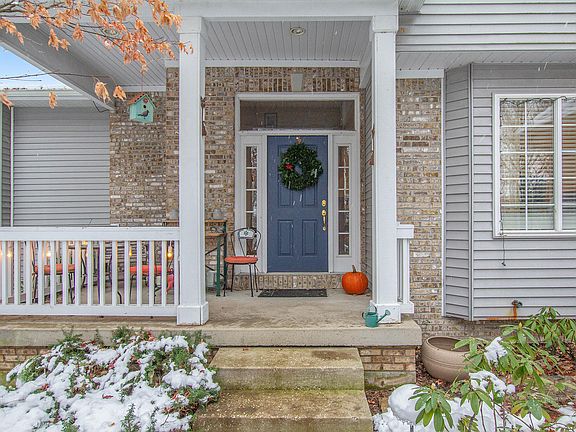 3rd image of 5724 Dix Dr NE