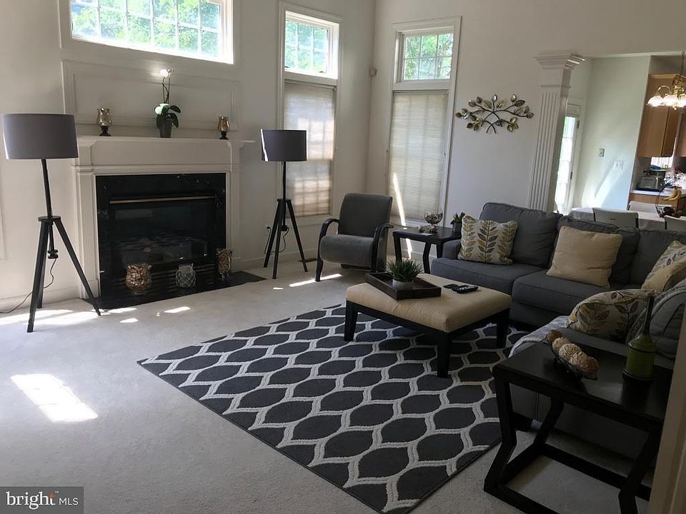 2nd image of 1014 Curtis Pl
