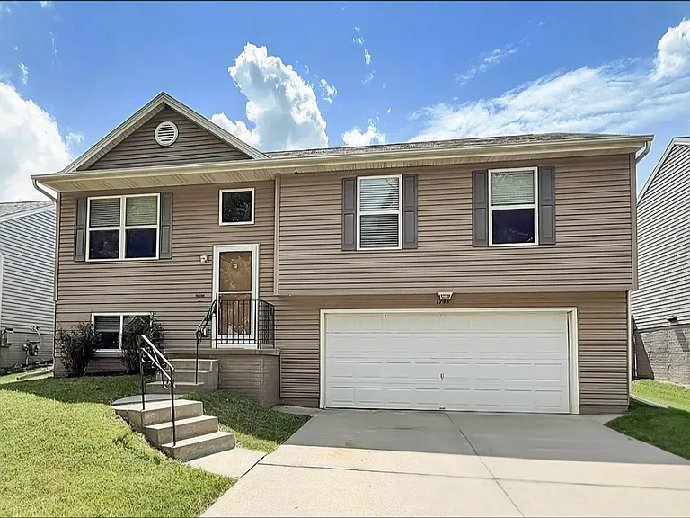1748 N 207th St — Photo 34
